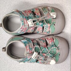 Kids Keen Teal and Coral Camouflage Sandals